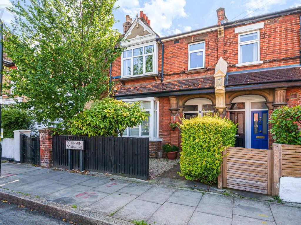 3 bed maisonette for sale in Robinson Road, Colliers Wood, London SW17, £575,000