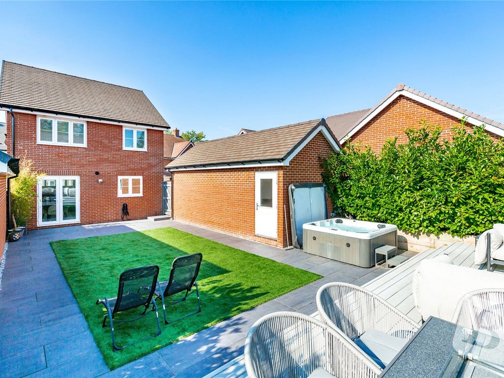 3 bed detached house for sale in Elstar Road, Ongar, Essex CM5, £600,000