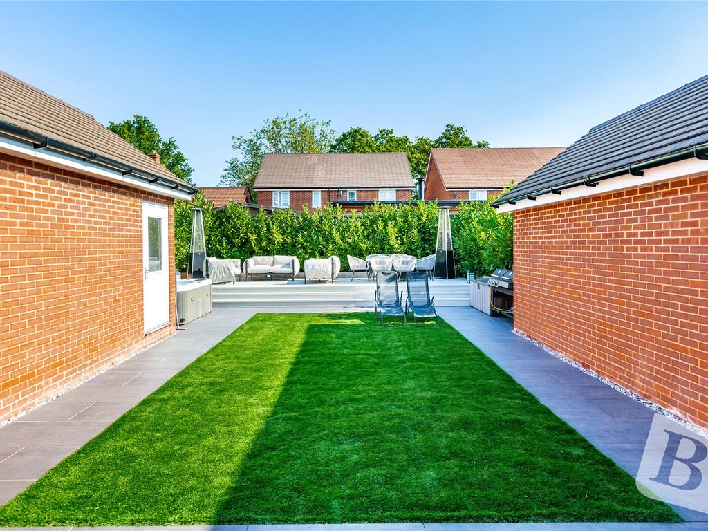 3 bed detached house for sale in Elstar Road, Ongar, Essex CM5, £600,000