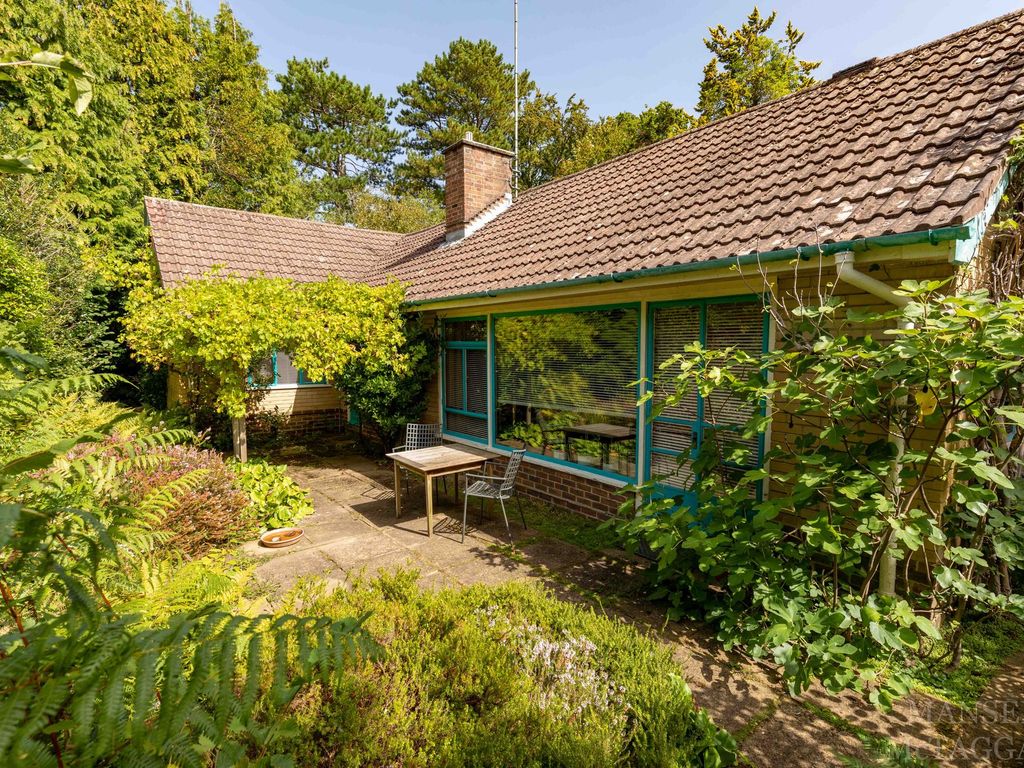 3 bed detached bungalow for sale in Saxbys Lane, Lingfield RH7, £750,000
