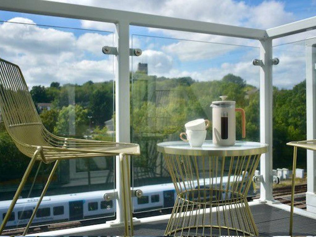 2 bed flat for sale in Station View, Guildford GU1, £440,000