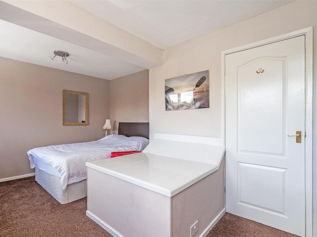 5 bed semi-detached house for sale in Poplar Road, Dorridge, Solihull B93, £525,000