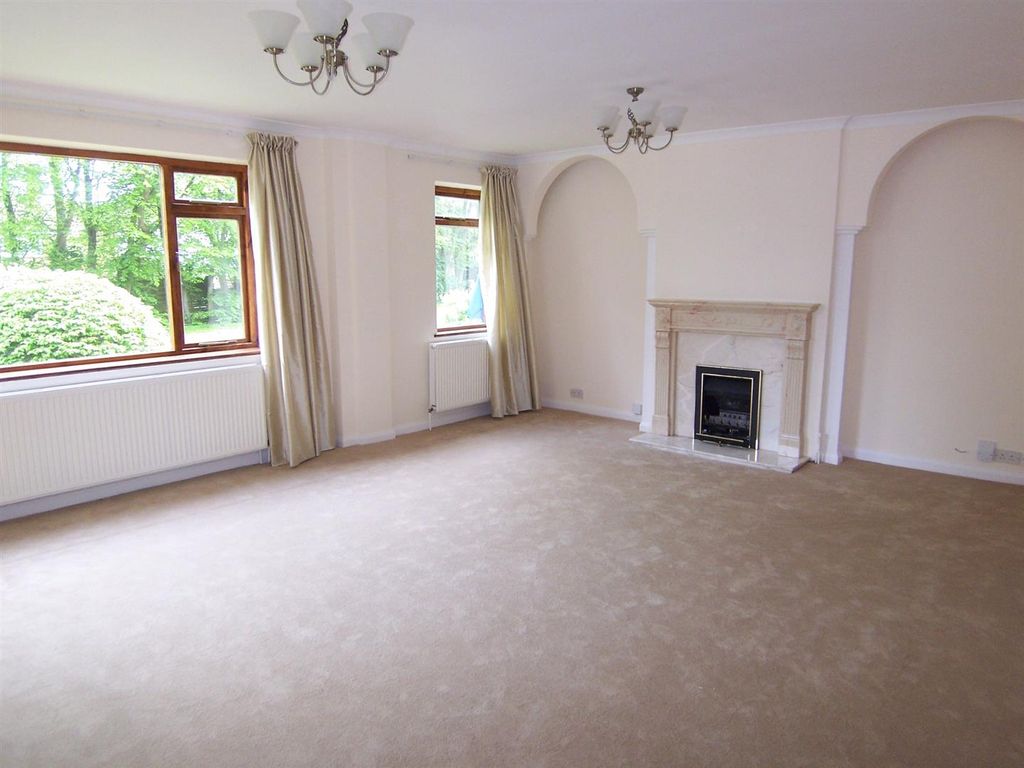 5 bed property to rent in Rosehill, Claygate, Esher KT10, £3,600 pcm