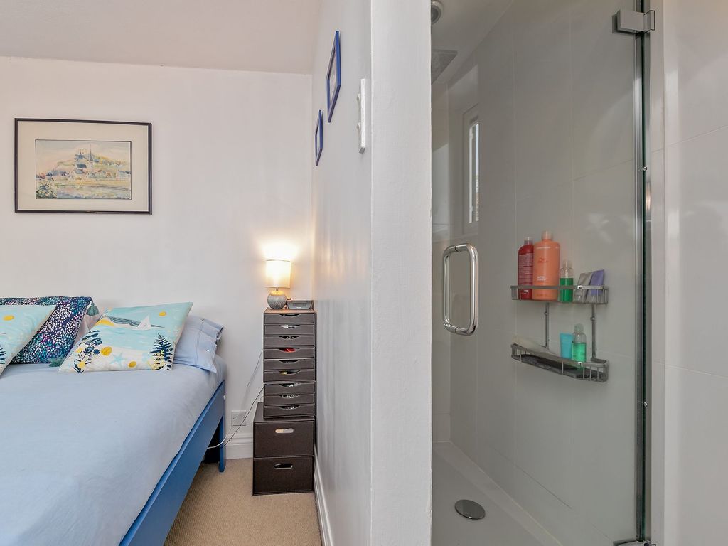 4 bed detached house for sale in Kindleton, Great Linford MK14, £550,000