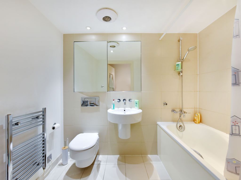 2 bed flat for sale in Water Gardens Square, Canada Water SE16, £535,000