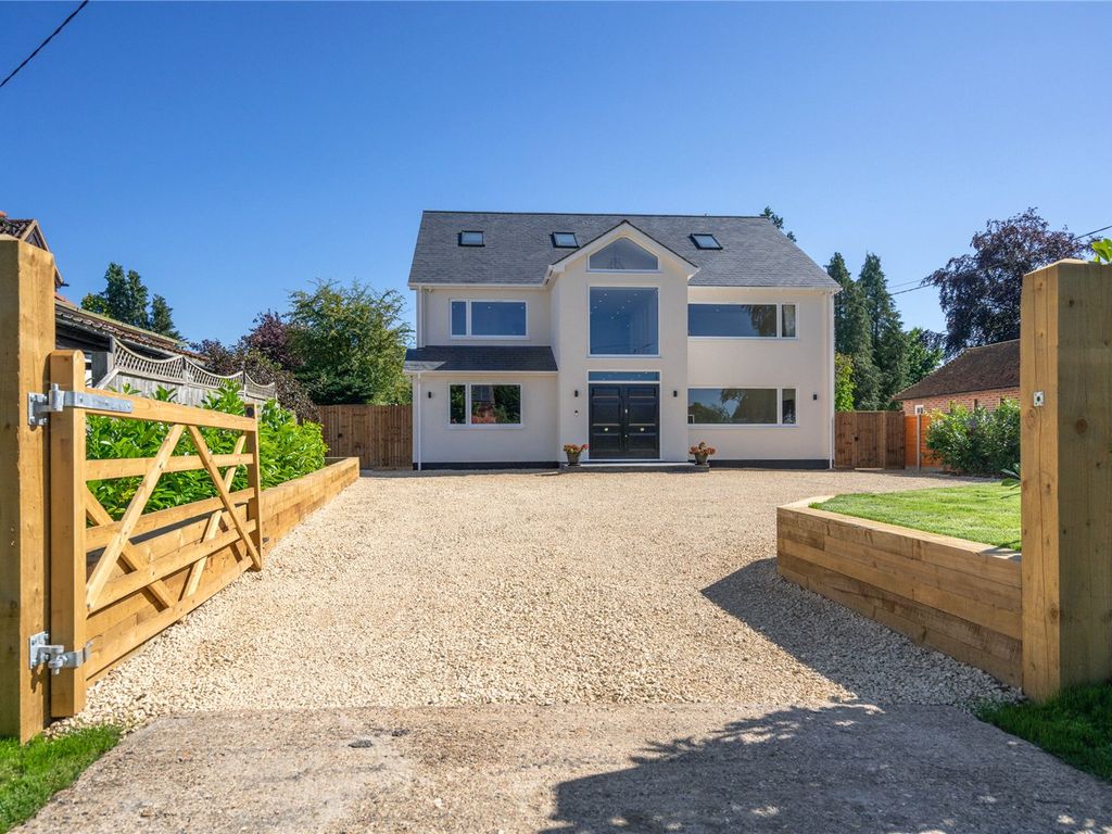 6 bed detached house for sale in New Road, Aston Clinton, Buckinghamshire HP22, £1,950,000