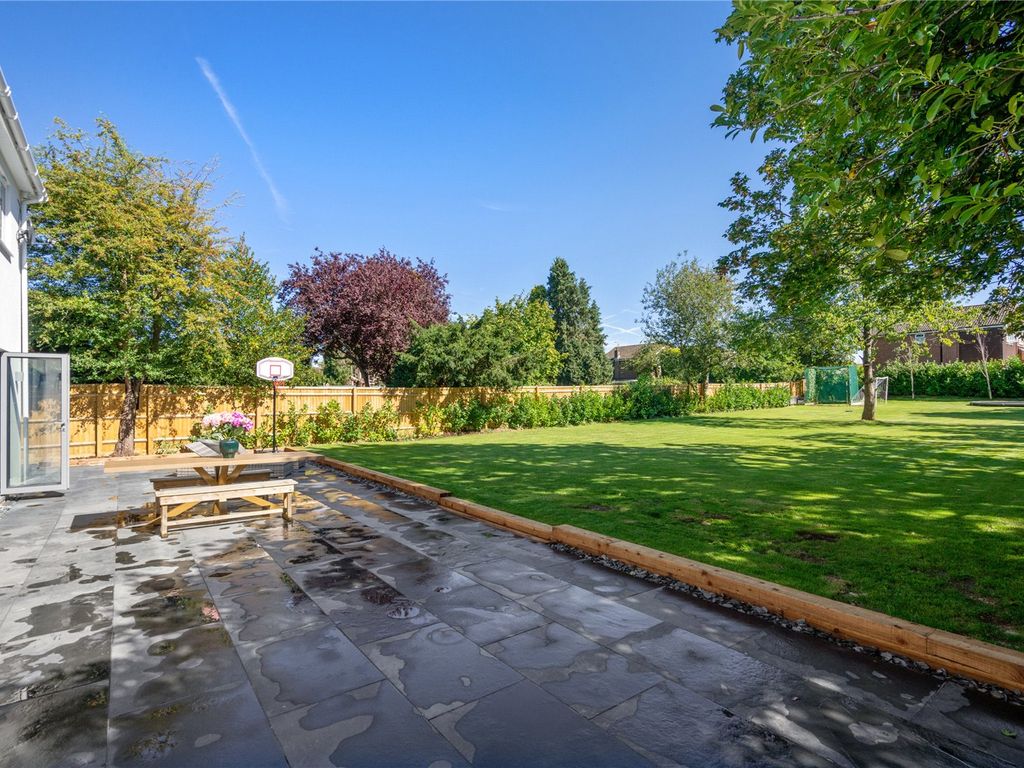 6 bed detached house for sale in New Road, Aston Clinton, Buckinghamshire HP22, £1,950,000