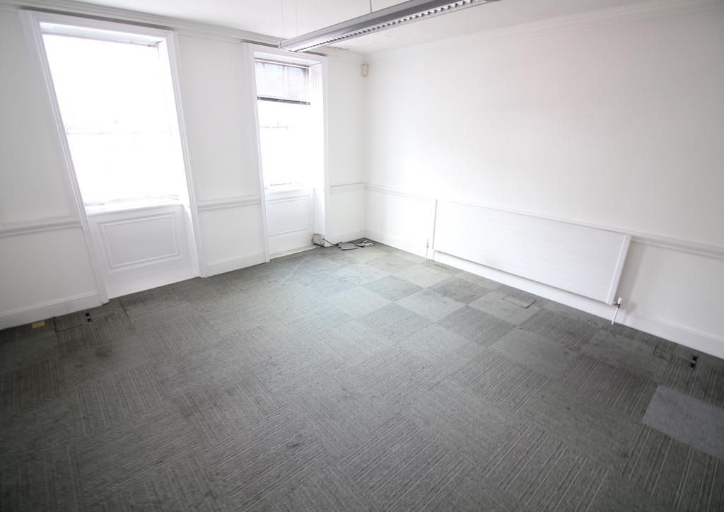 Commercial property to let in High Street, Uxbridge UB8, £7,200 pa