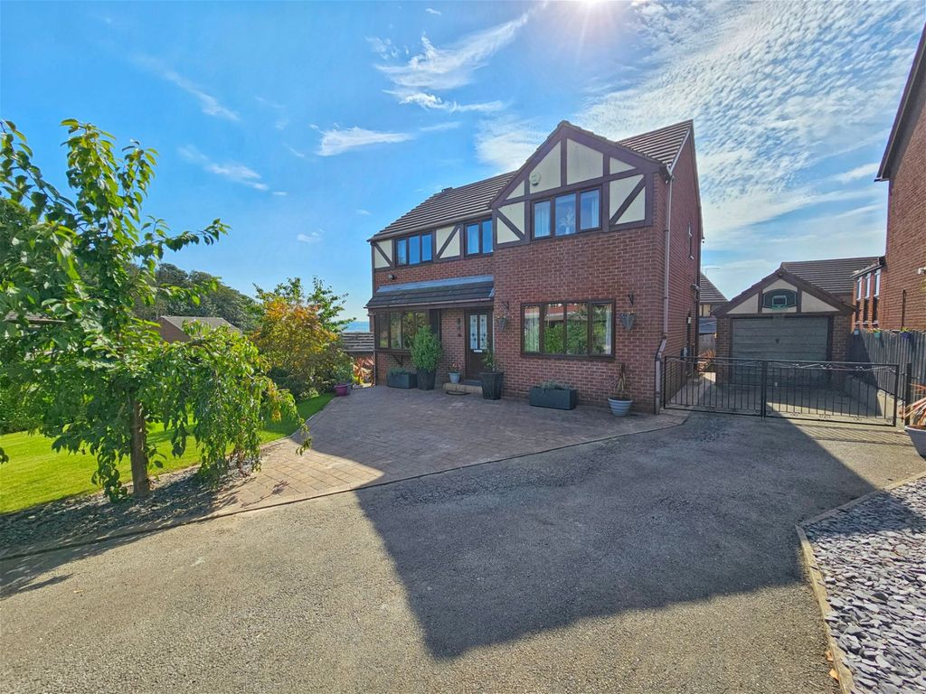 4 bed detached house for sale in Oaks Farm Drive, Darton, Barnsley S75, £395,000