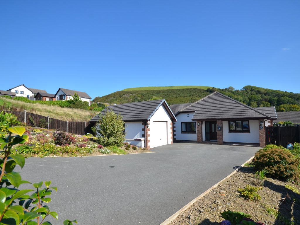 3 bed detached bungalow for sale in Bryn Eglur, Llanfarian, Aberystwyth SY23, £449,950