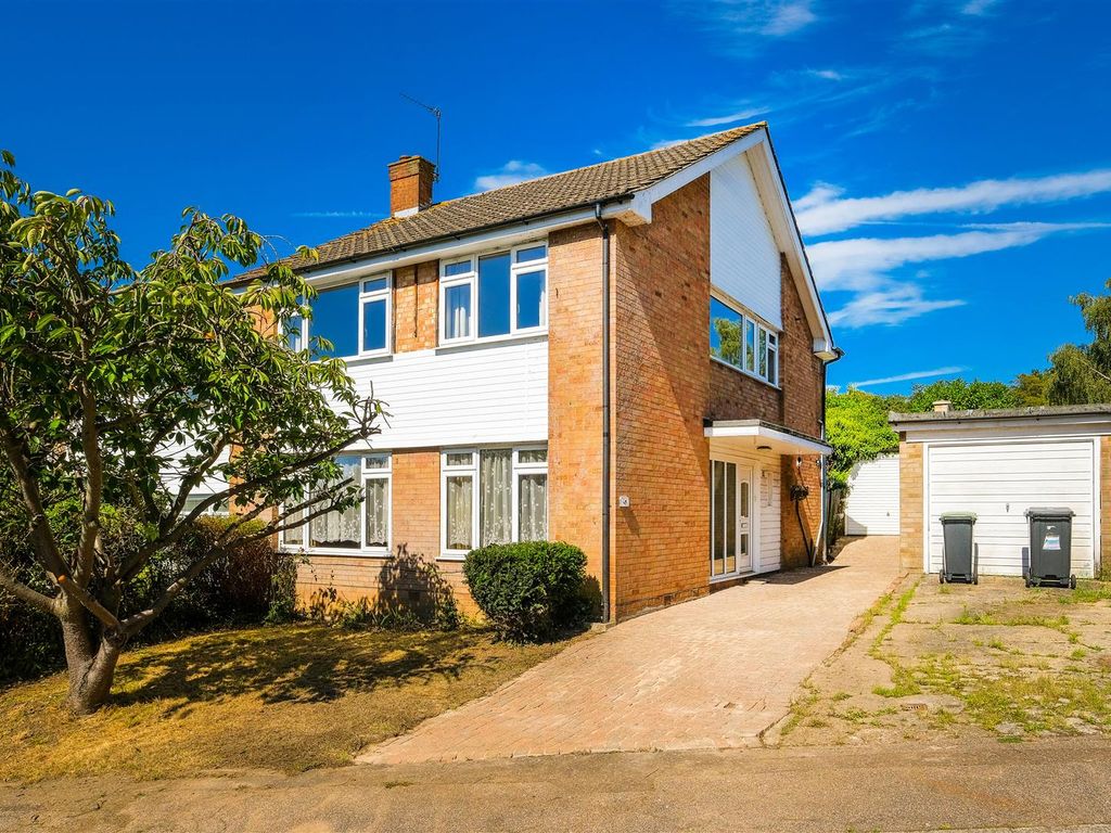 4 bed end terrace house for sale in Ardmore Lane, Buckhurst Hill IG9, £650,000