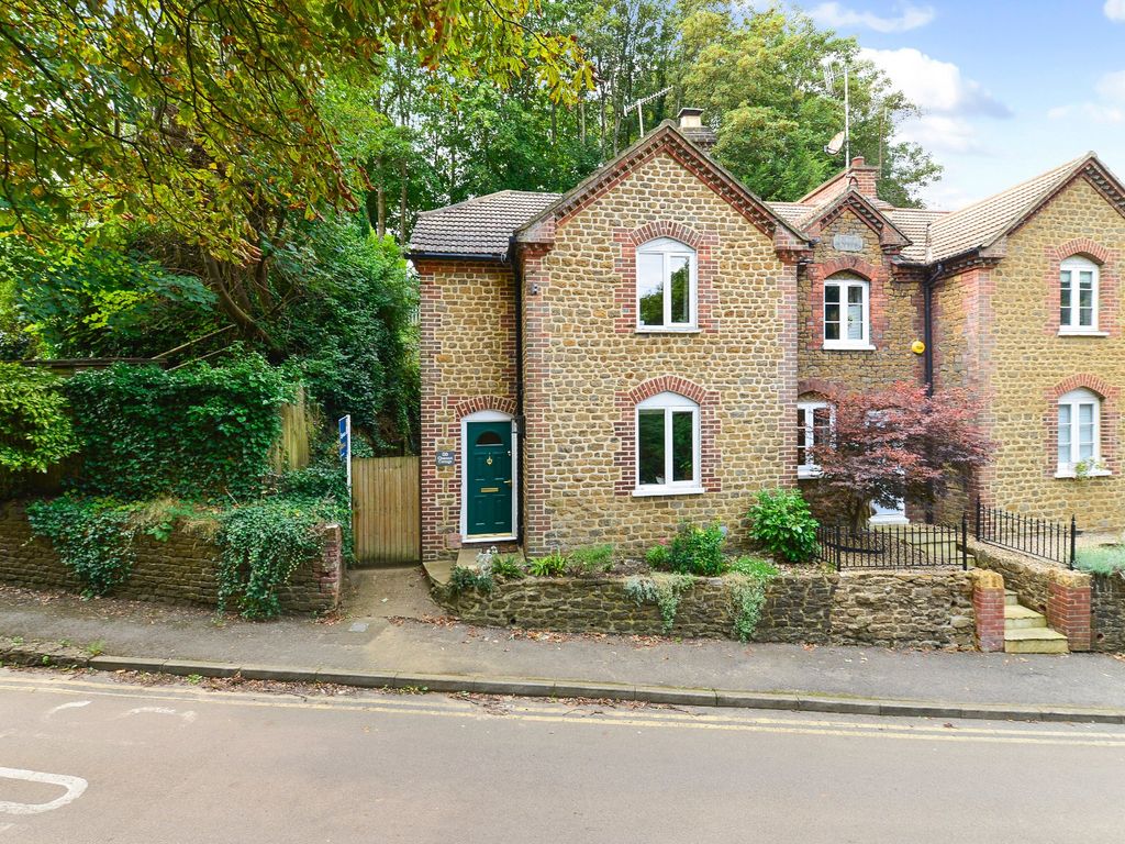 3 bed end terrace house for sale in Godalming, Surrey GU7, £475,000