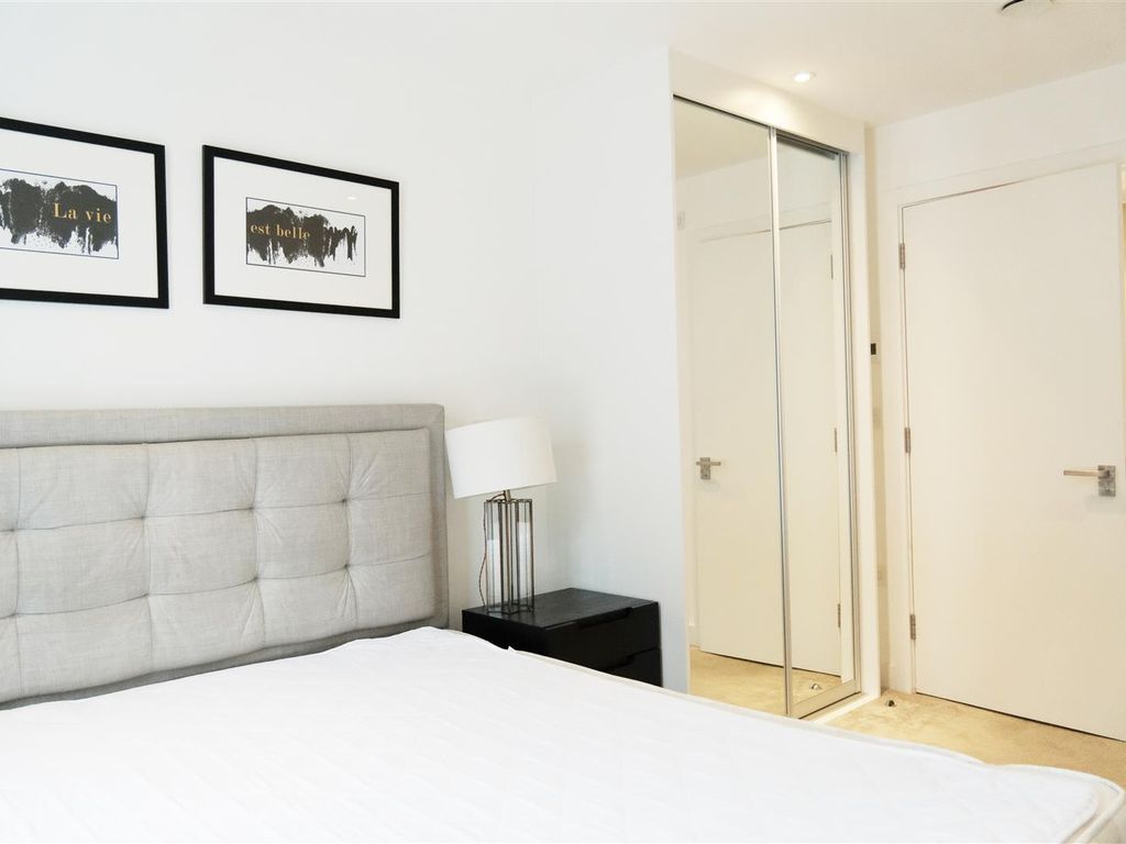 2 bed flat for sale in Wentworth Street, London E1, £899,990