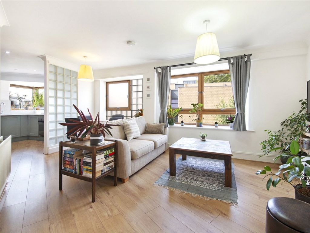 2 bed flat for sale in Commercial Road, Poplar E14, £450,000