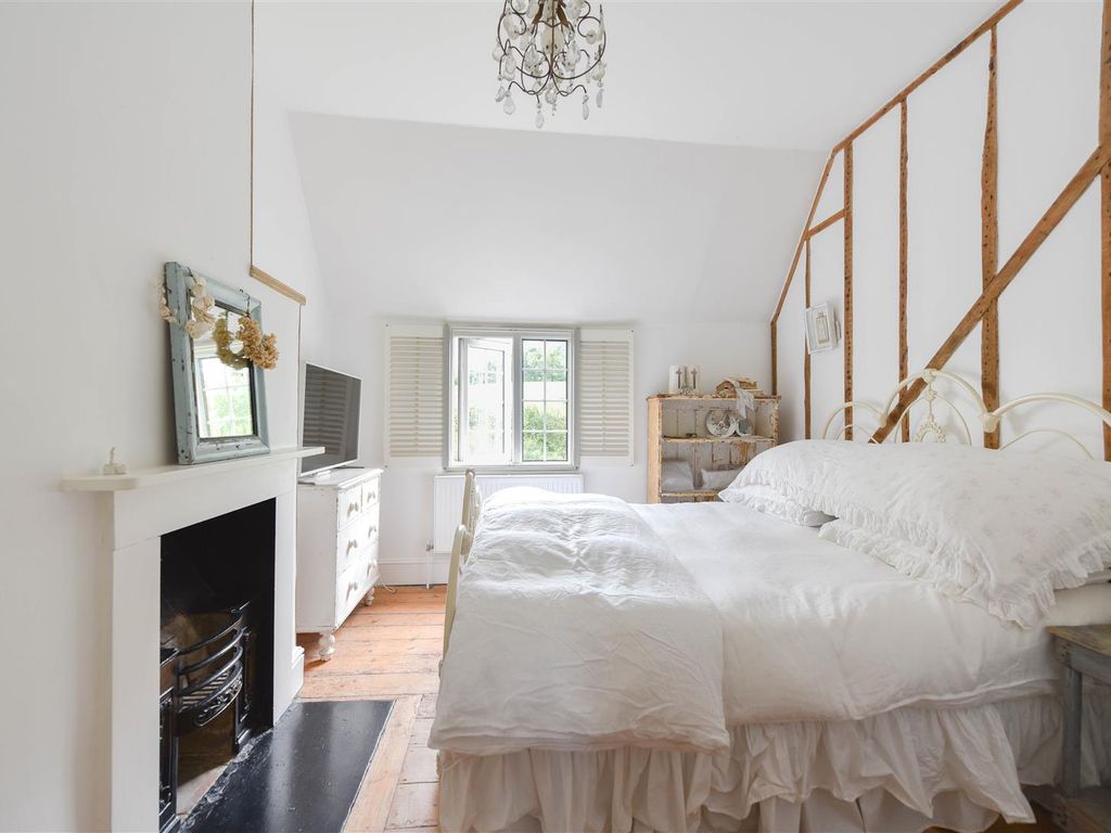 3 bed cottage for sale in Upper Harlestone, Northampton NN7, £425,000