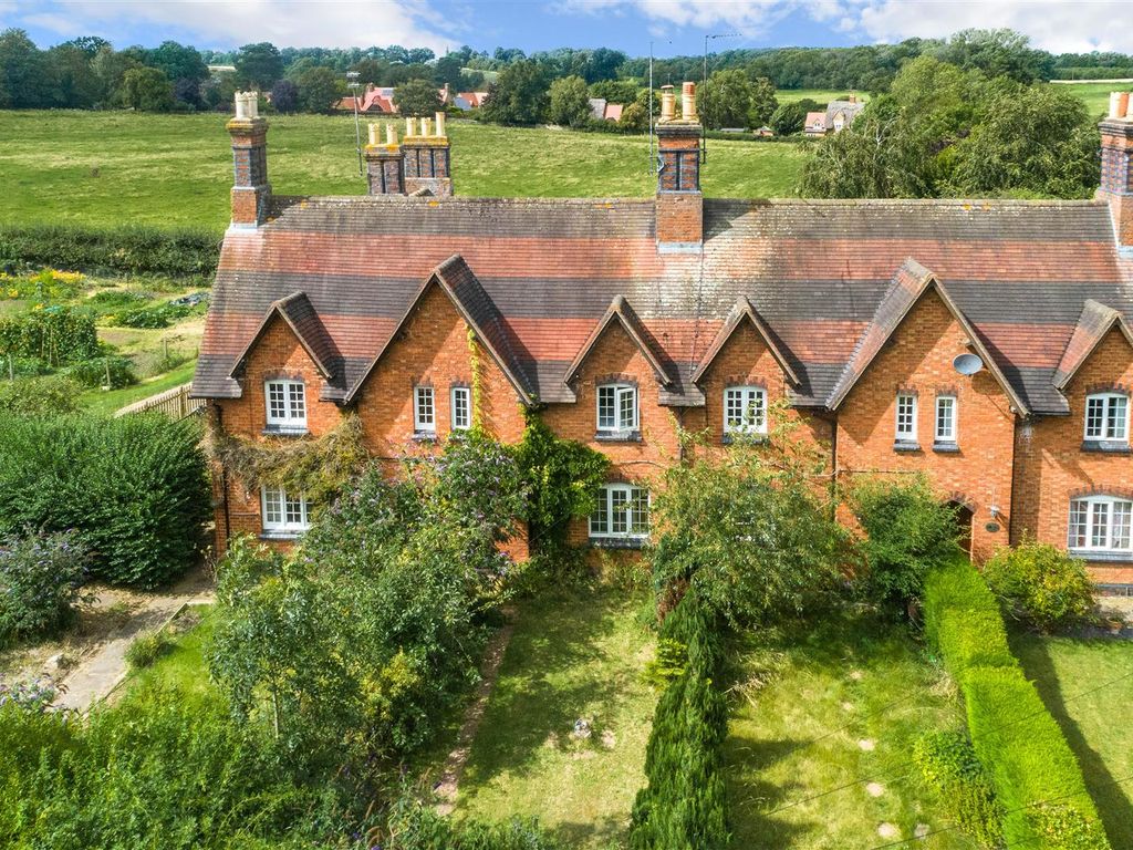 3 bed cottage for sale in Upper Harlestone, Northampton NN7, £425,000