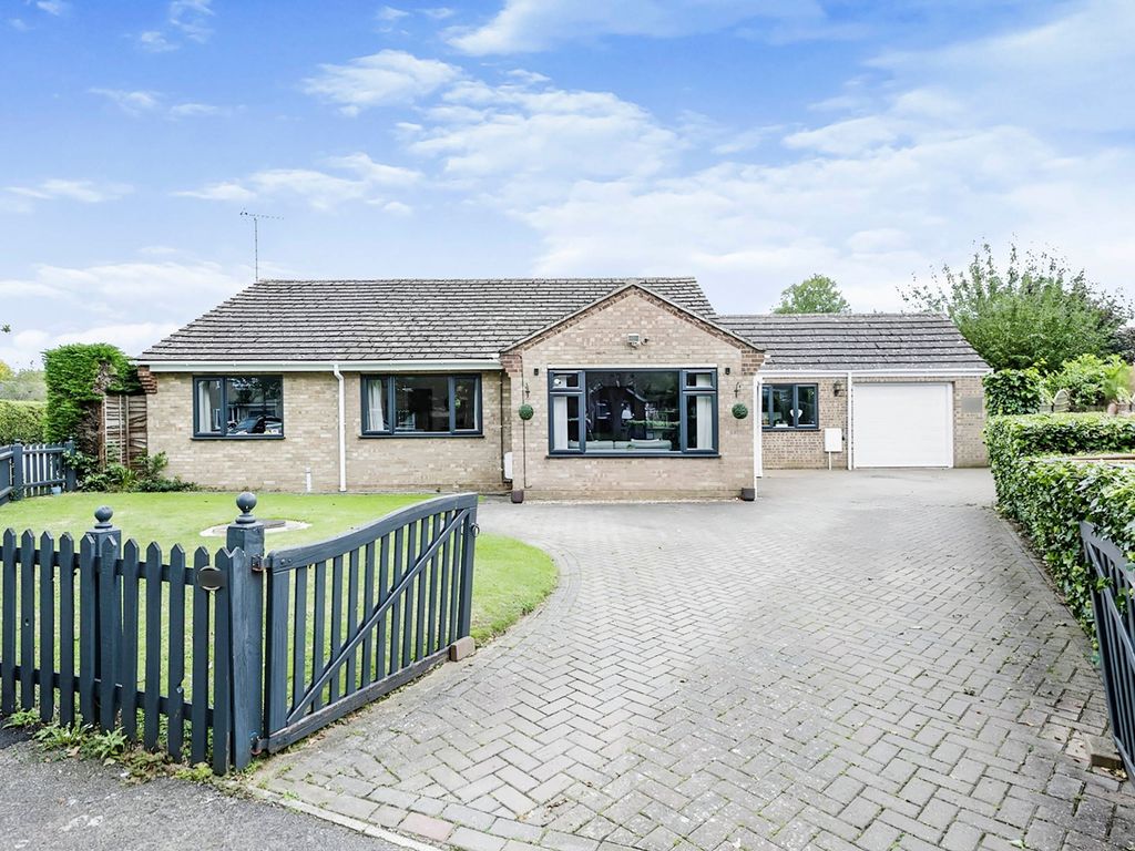 4 bed detached bungalow for sale in Windsor Drive, Ramsey, Huntingdon PE26, £425,000