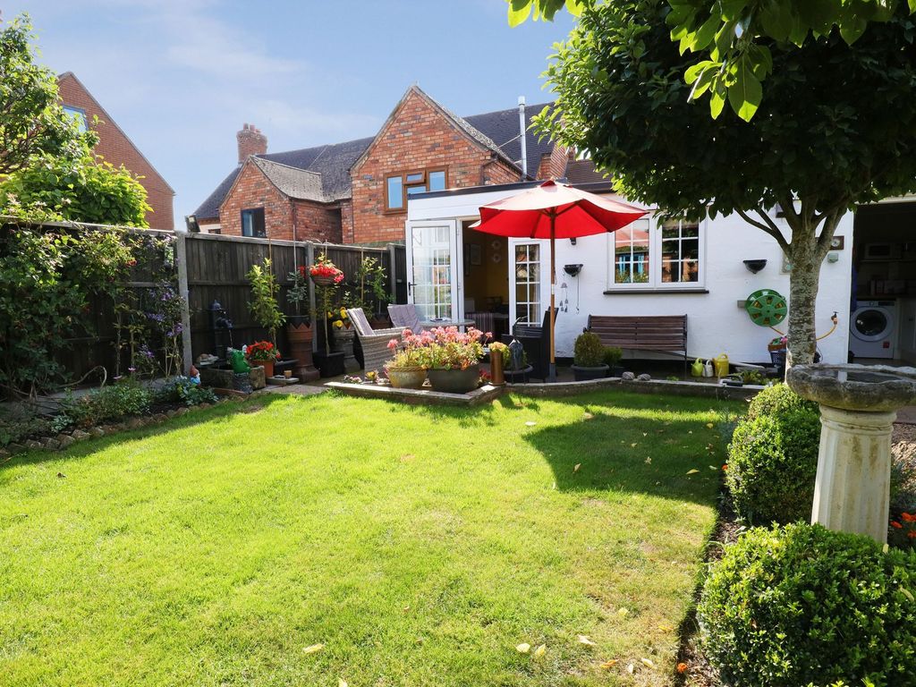 3 bed cottage for sale in High Street, Broom, Alcester B50, £450,000