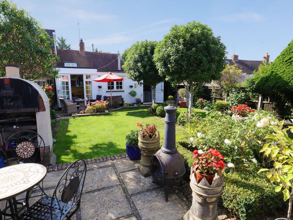 3 bed cottage for sale in High Street, Broom, Alcester B50, £450,000