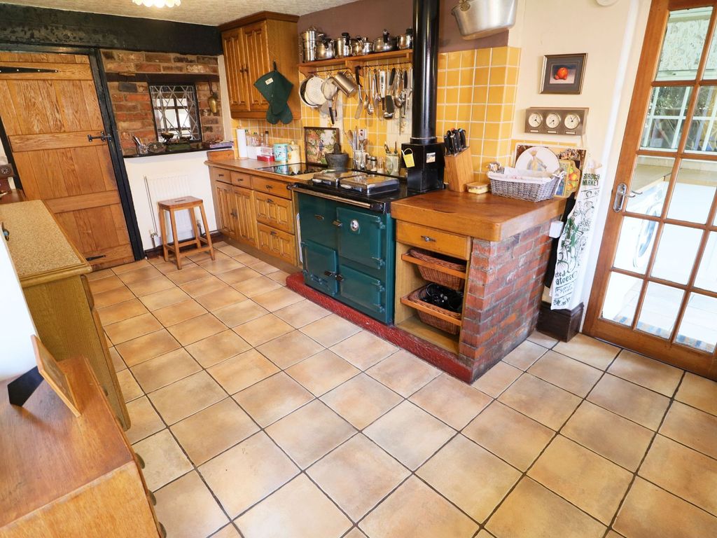 3 bed cottage for sale in High Street, Broom, Alcester B50, £450,000