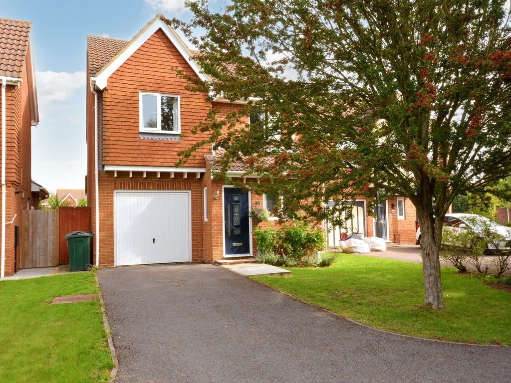 3 bed detached house for sale in Harrow Way, Kingsnorth TN23, £380,000