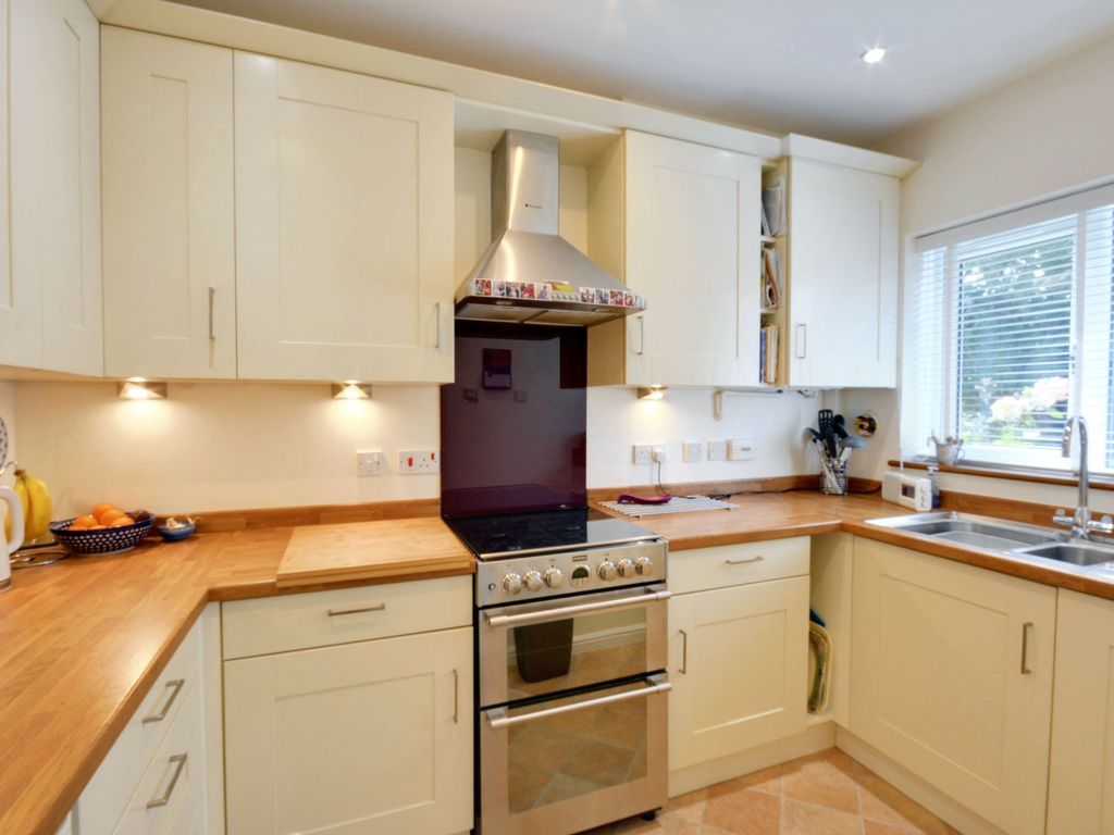 3 bed detached house for sale in Harrow Way, Kingsnorth TN23, £380,000