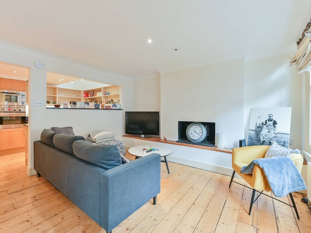 2 bed flat to rent in Astwood Mews, South Kensington, London SW7, £5,850 pcm