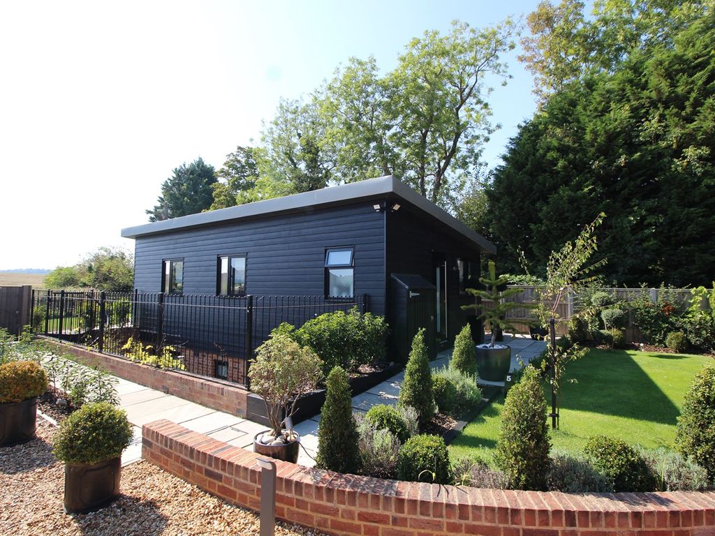 2 bed detached house for sale in Waterloo Lane, Holwell, Hitchin SG5, £525,000