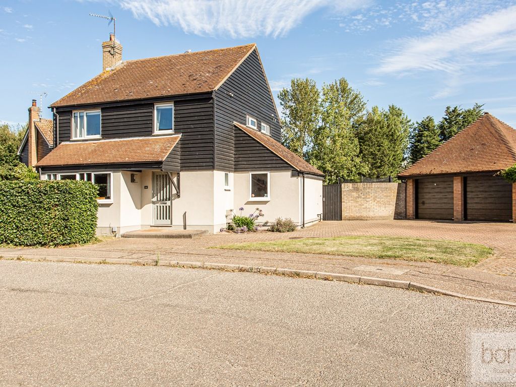 4 bed detached house for sale in Highfields Mead, East Hanningfield CM3, £550,000