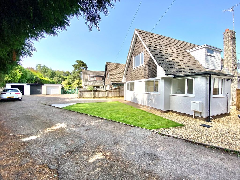 3 bed detached house for sale in Cherry Tree Close, Caerleon, Newport NP18, £350,000