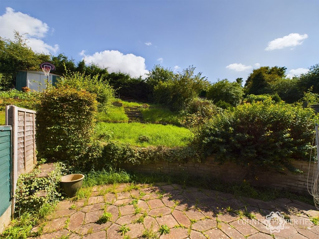 3 bed end terrace house for sale in Oakdale, Welwyn Garden City AL8, £375,000