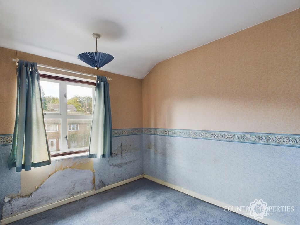 3 bed end terrace house for sale in Oakdale, Welwyn Garden City AL8, £375,000