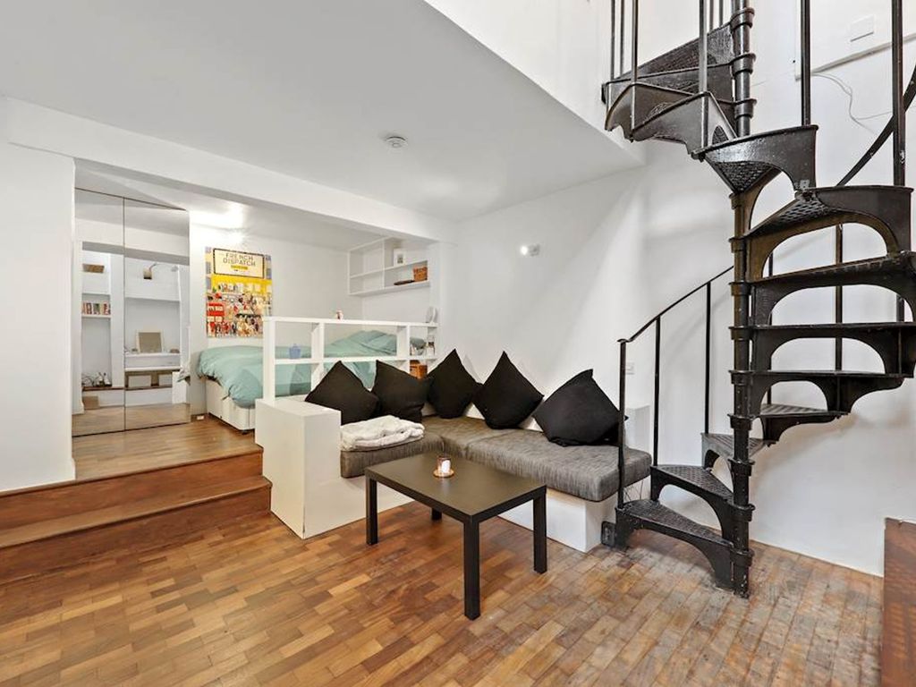 1 bed flat for sale in New Kings Road, London SW6, £475,000