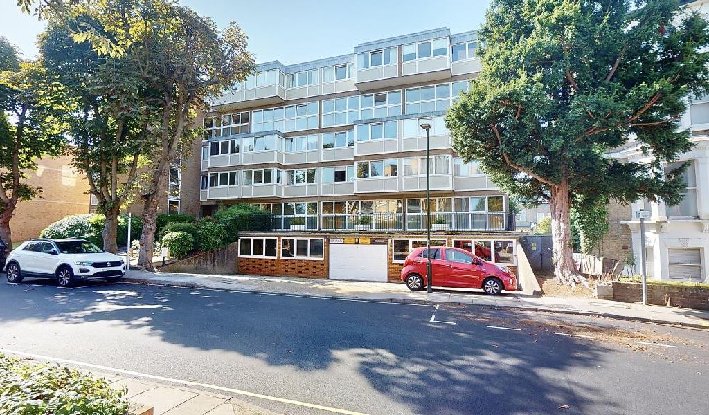 2 bed flat for sale in Ridgway, Mount Ararat Road, Richmond TW10, £650,000