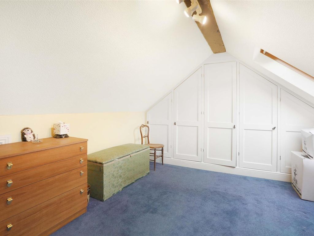 5 bed detached bungalow for sale in Hillside, Banstead SM7, £750,000