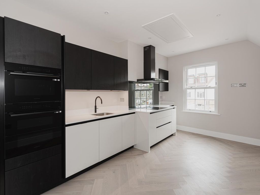 2 bed flat for sale in Whitton Road, Twickenham TW1, £575,000