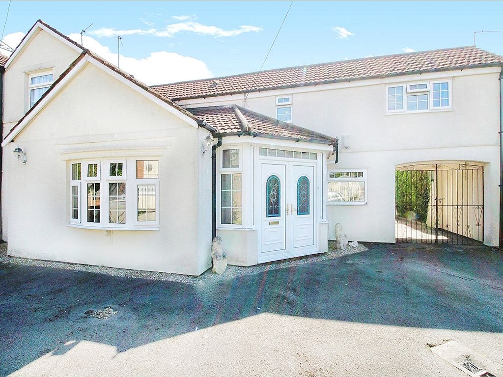 5 bed detached house for sale in The Avenue, Rumney, Cardiff CF3, £475,000