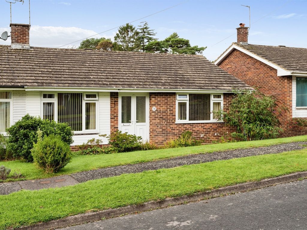 3 bed semi-detached bungalow for sale in Brooklands Avenue, Crowborough TN6, £400,000