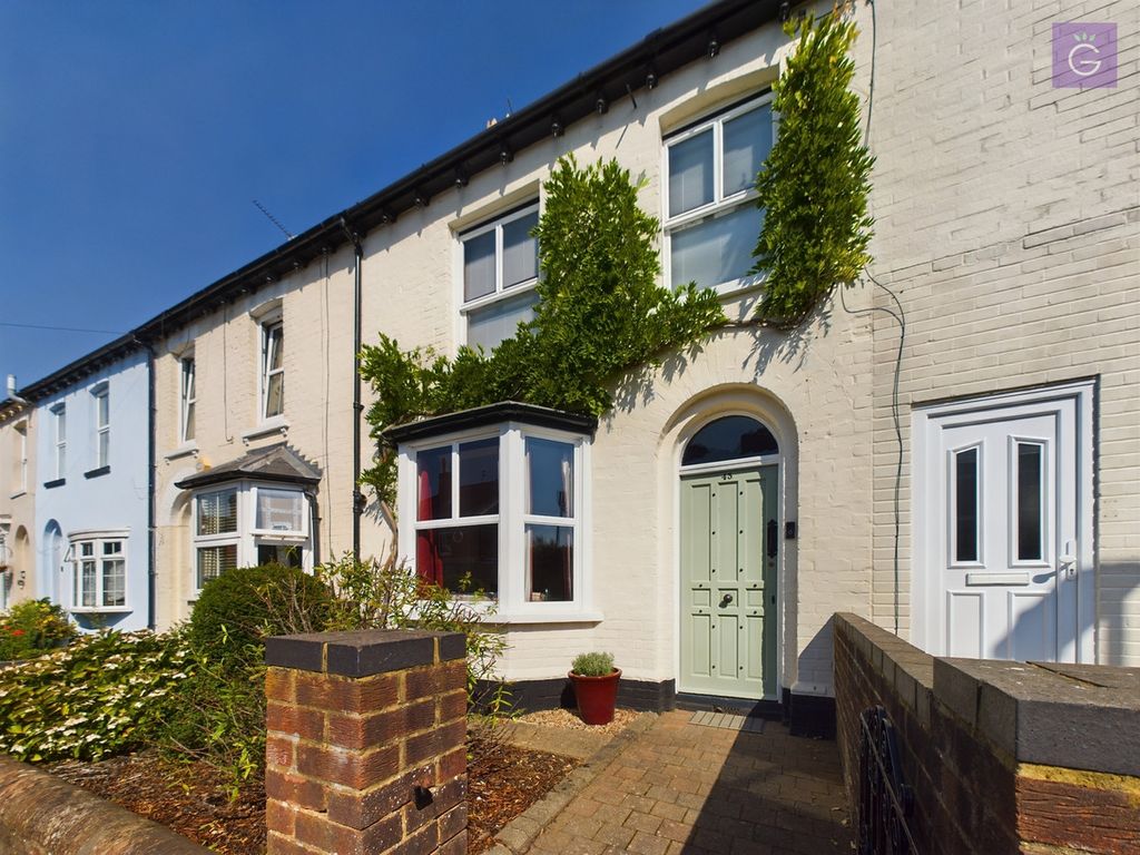 3 bed terraced house for sale in Station Road, Twyford RG10, £650,000