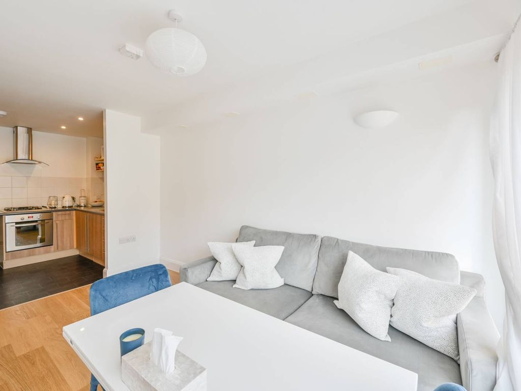 1 bed flat for sale in Lynton Road, Bermondsey, London SE1, £325,000