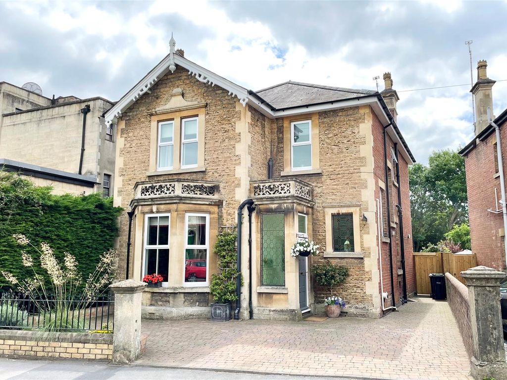 4 bed detached house for sale in Marshfield Road, Chippenham SN15, £600,000