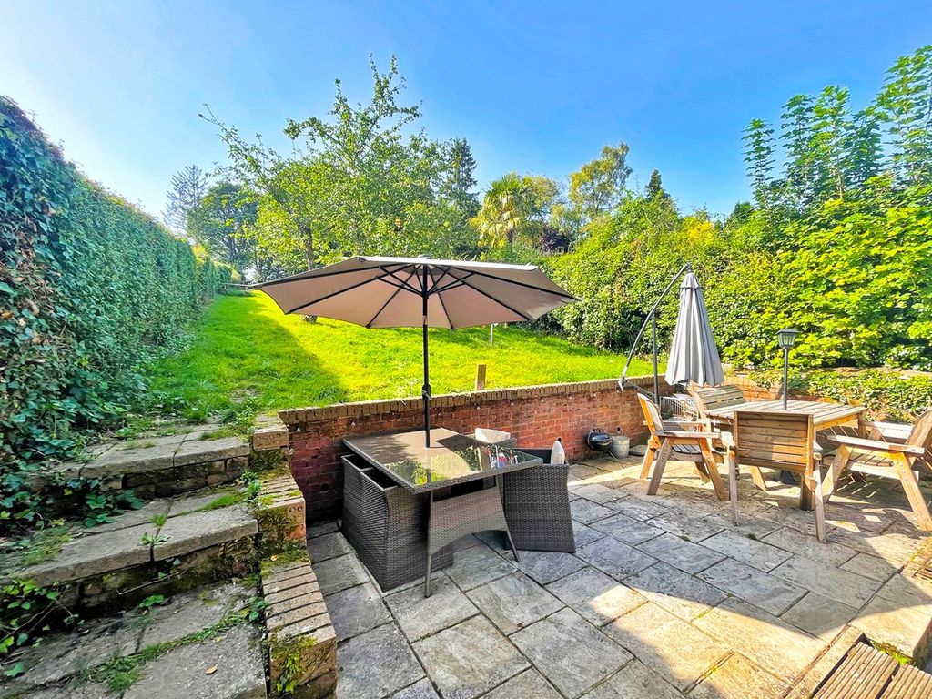 3 bed detached house for sale in Station Road, Amersham HP7, £725,000