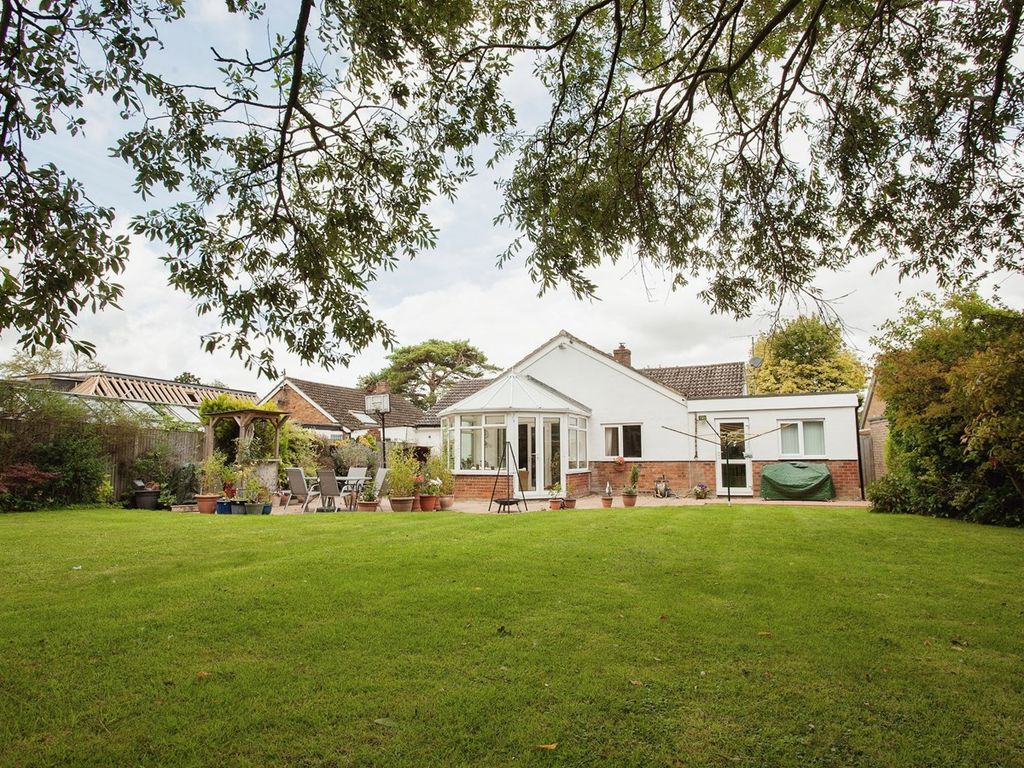 5 bed detached bungalow for sale in Highfields Road, Highfields, Caldecote, Cambridge CB23, £750,000