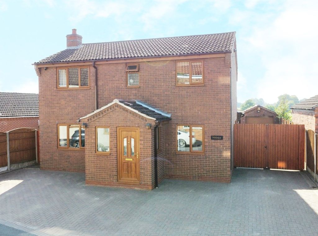 4 bed detached house for sale in Main Street, Ealand, Scunthorpe DN17, £375,000