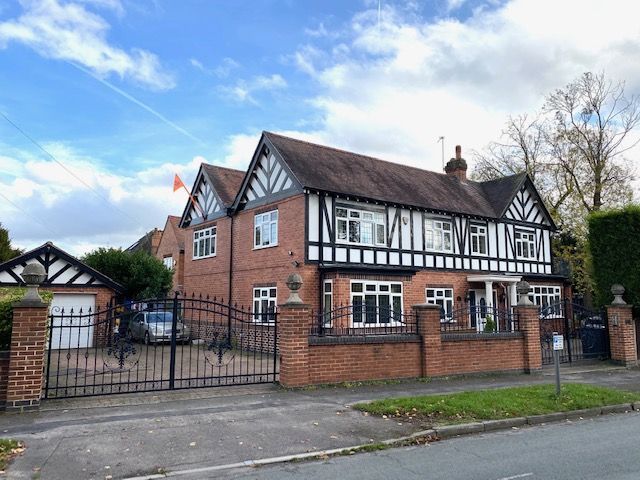 6 bed detached house for sale in Constable Drive, Littleover, Derby DE23, £795,000