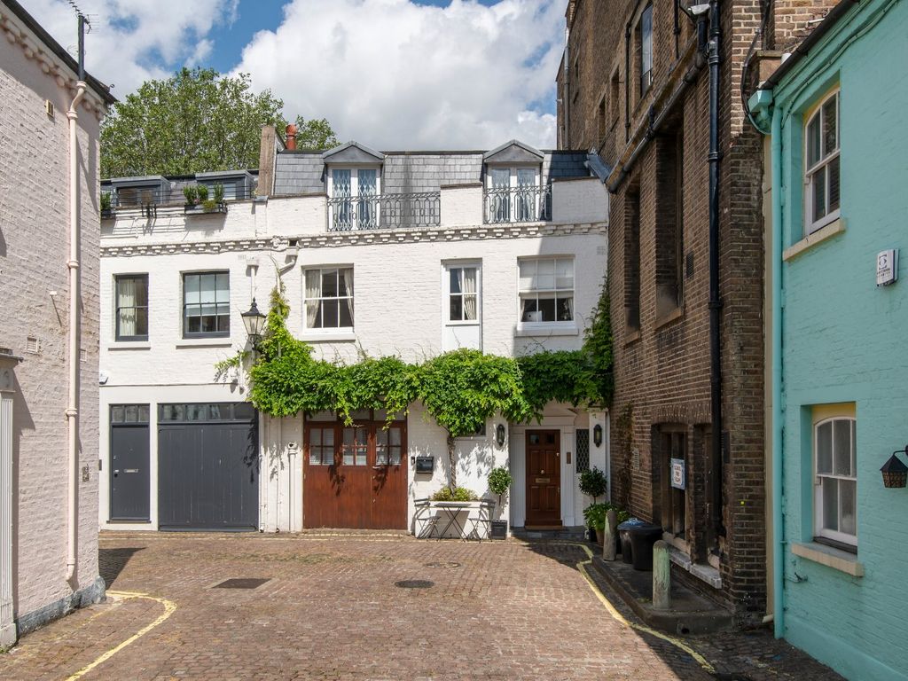 4 bed mews house for sale in Lancaster Mews, Lancaster Gate, London W2, £3,950,000