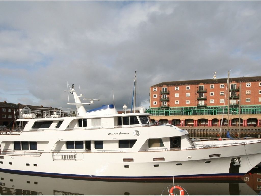6 bed houseboat for sale in The Clays, Cabot Square, London E14, £350,000