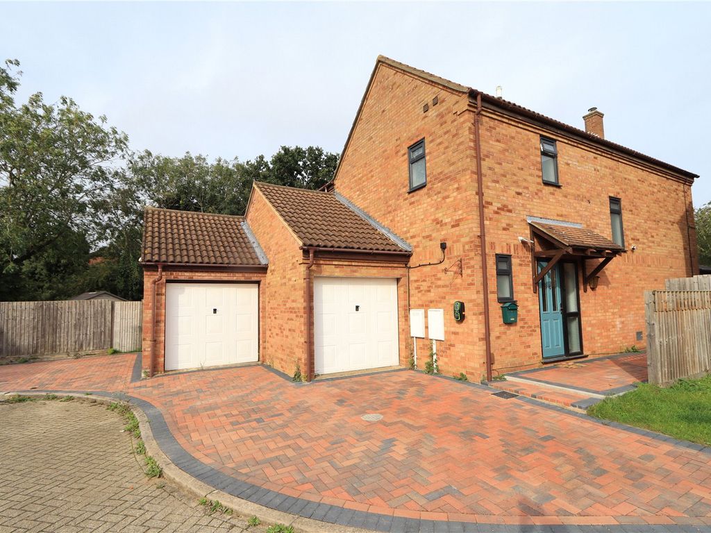 4 bed detached house for sale in Salisbury Grove, Giffard Park, Milton Keynes, Buckinghamshire MK14, £700,000