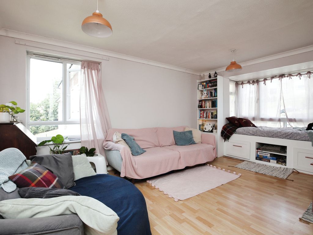 1 bed flat for sale in Marston Way, London SE19, £245,000