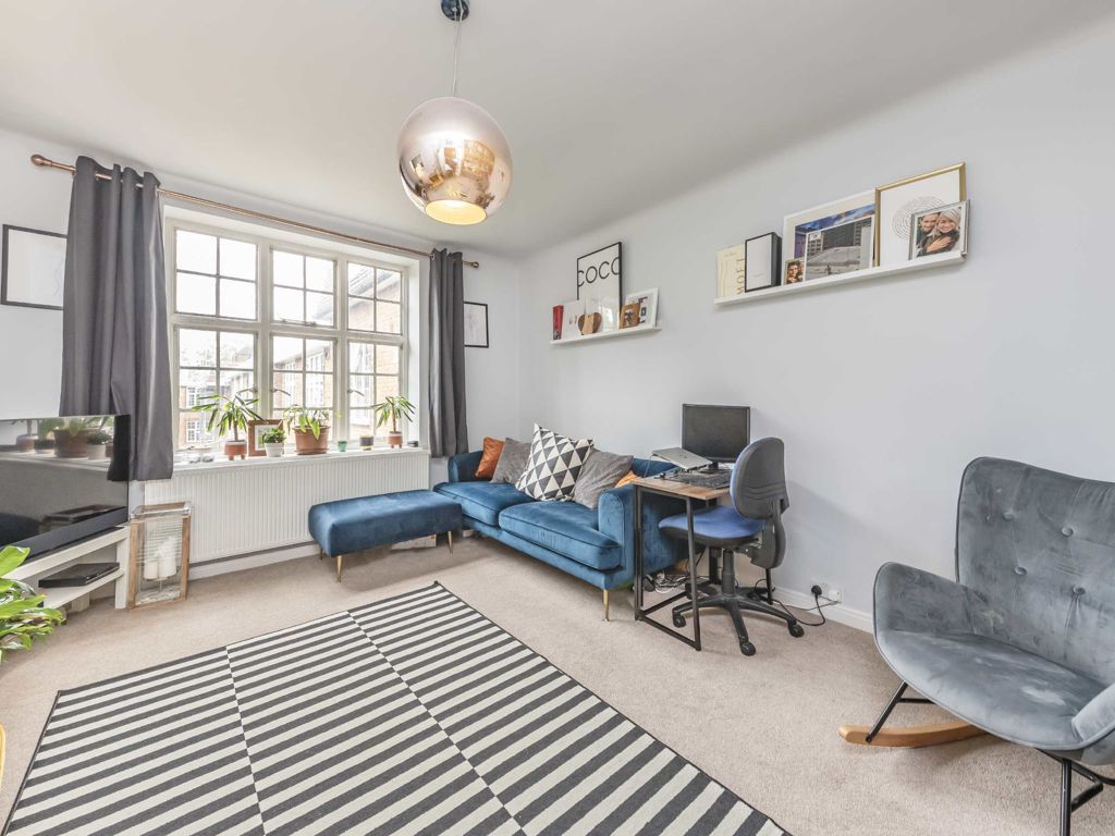 2 bed flat for sale in Streatham Close, Leigham Court Road, London SW16, £399,999